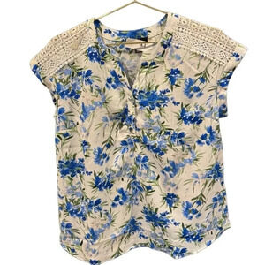 NWOT Floral Cap sleeve Fortune + Ivy Blouse with lace detail MSRP $69 L